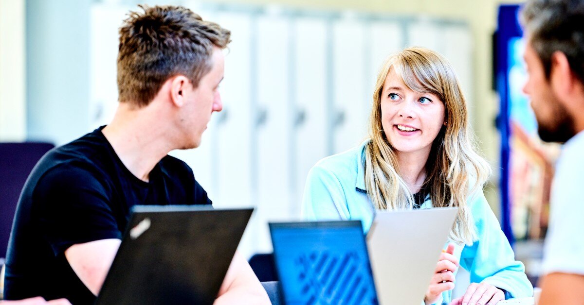 Group of apprentices having a conversation