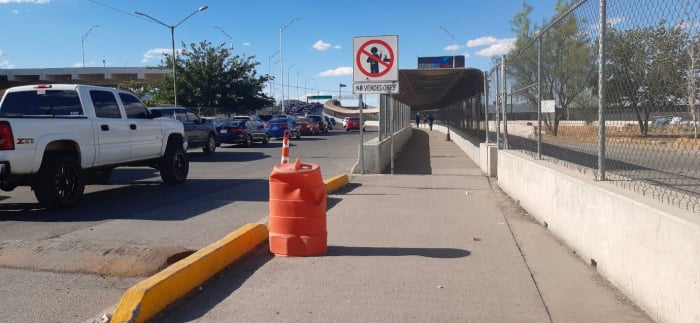 The beginning of the walkway by the USA-Mexico border.